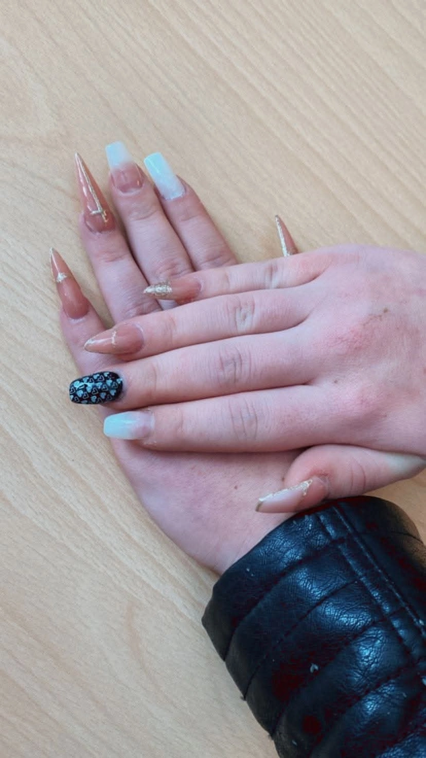 Nagelstudio Hain - Nageldesign - Nageldesign an den Händen