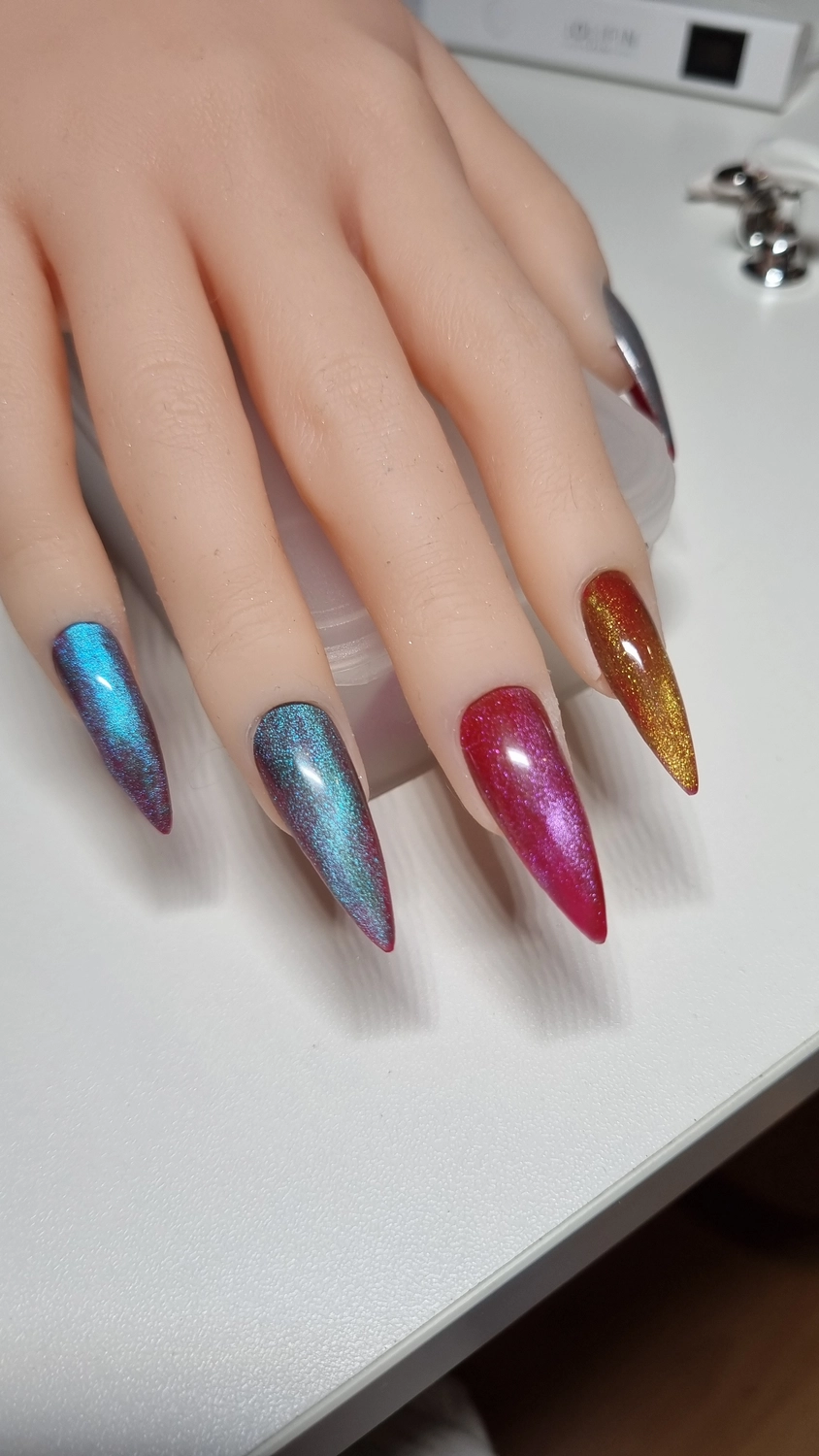 Nagelstudio Hain - Nageldesign - Galaxy Shiny Nails in verschiedenen Farben
