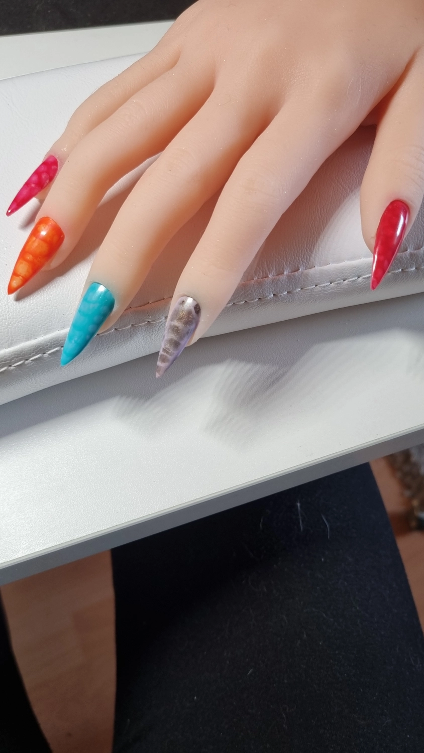 Nagelstudio Hain - Nageldesign - Bunter Nagel