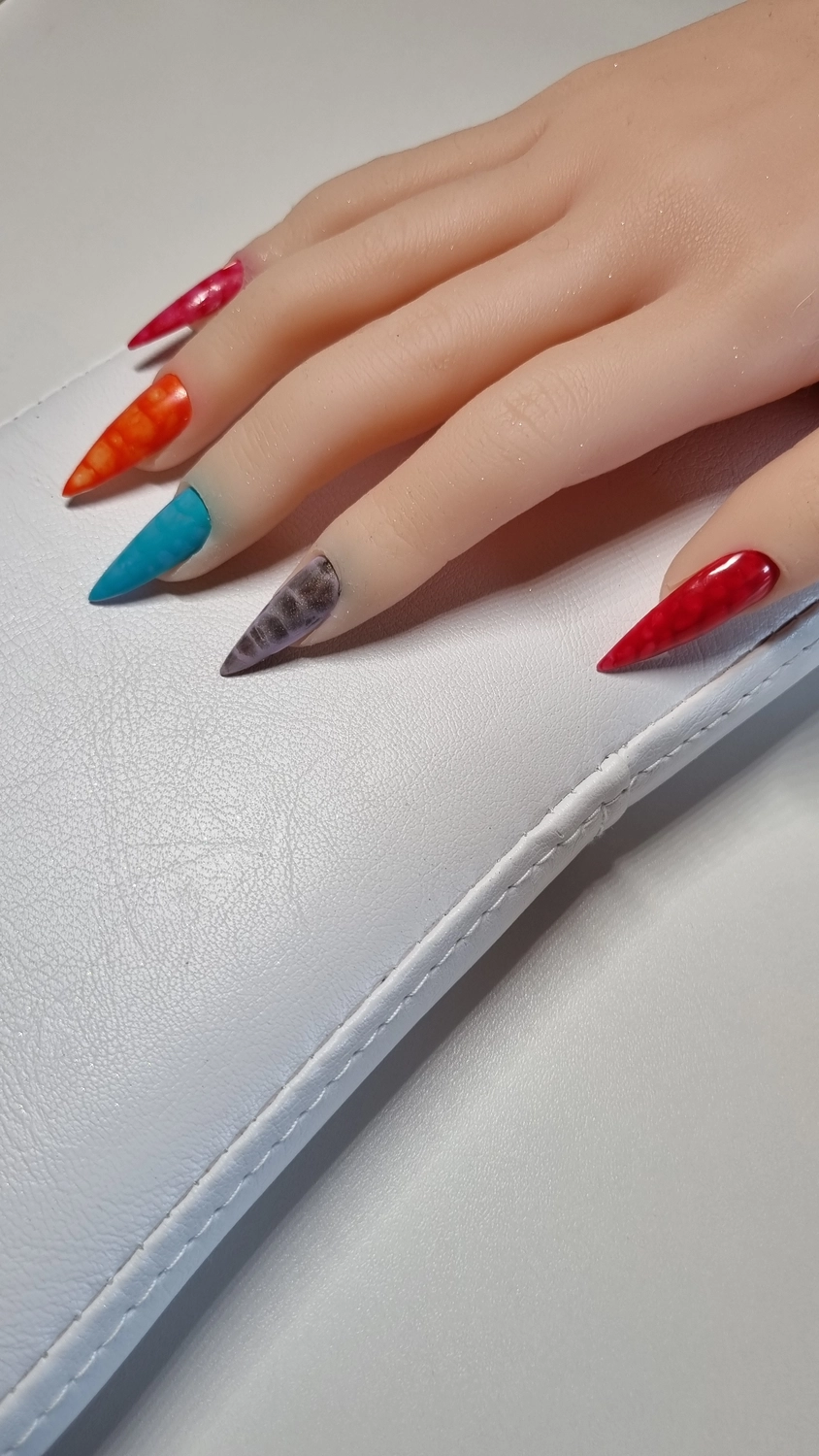 Nagelstudio Hain - Nageldesign - Bunter Nagel